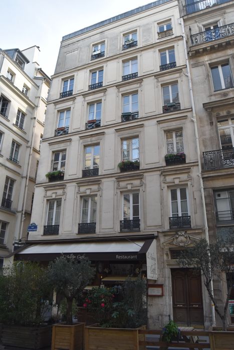 Immeuble : Façade sur la rue Bertin-Poirée, vue générale