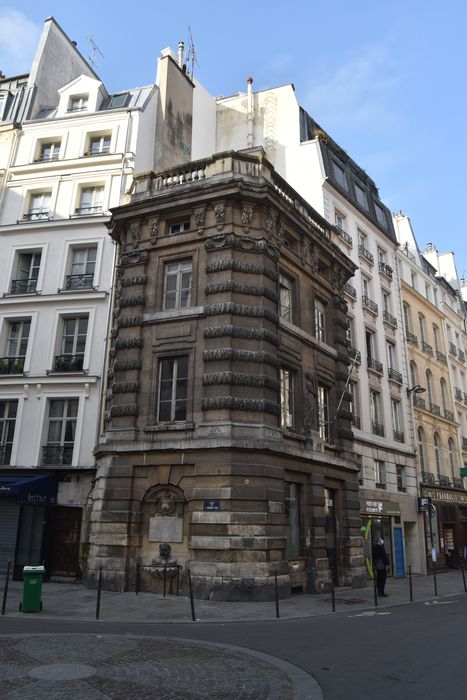 Fontaine du Trahoir : Façades nord et est, vue générale