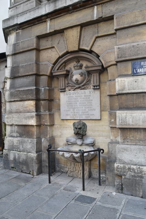 Fontaine du Trahoir : Façade est, vue partielle