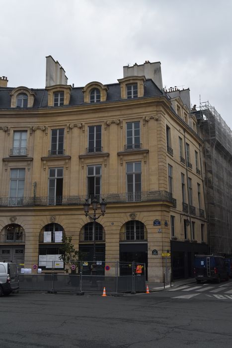 Ancien hôtel Bergeret de Talmont : Façade sur la place, vue générale