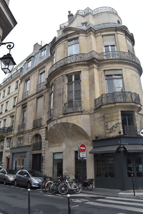 Immeuble : Façade sur la rue de La Vrillière, vue générale