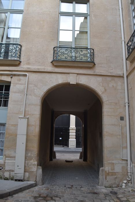 Ancien hôtel particulier (hôtel des Vins, puis hôtel Dupin) : Porche d'accès à la cour intérieure, vue générale