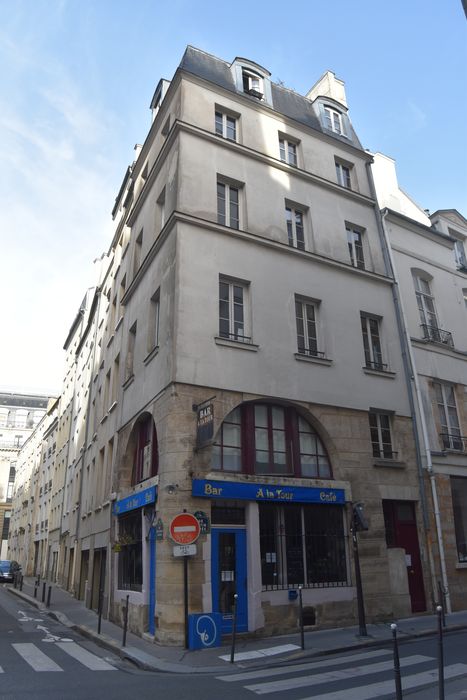 Immeuble : Façade sur la rue Bertin-Poirée, vue générale