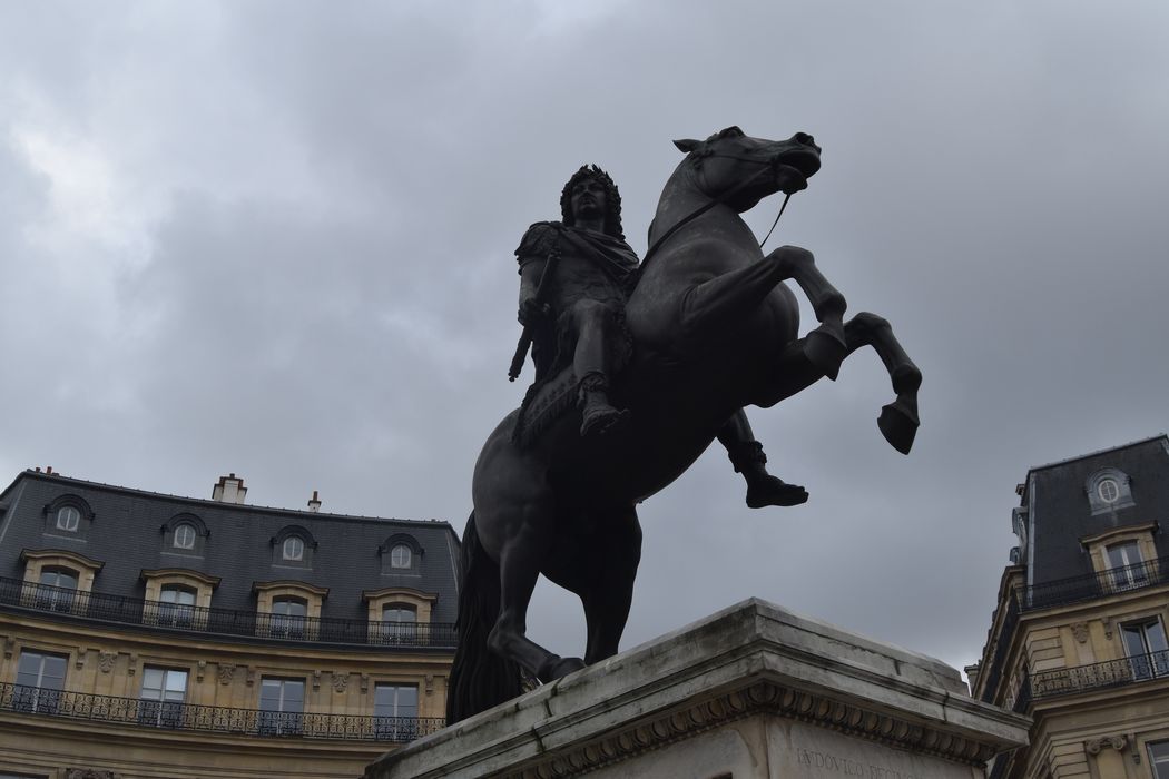 Statue de Louis XIV, vue générale