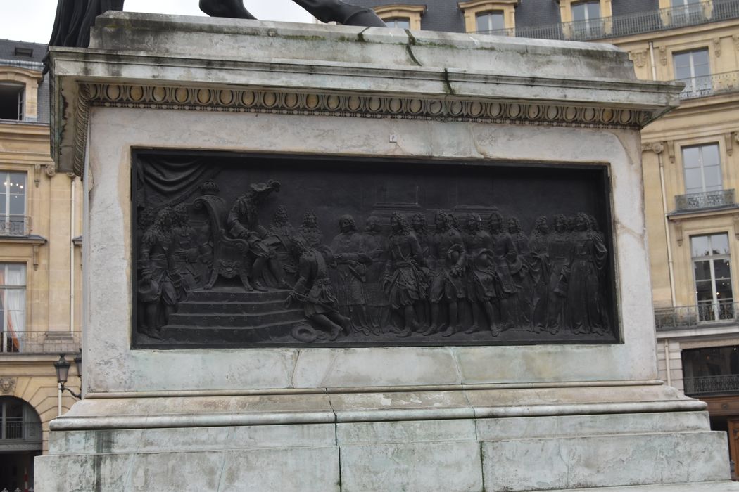 Statue de Louis XIV, détail du socle