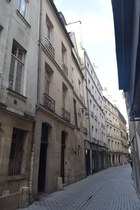 Immeubles : Façade du n°3 sur la rue Bailleul, vue générale