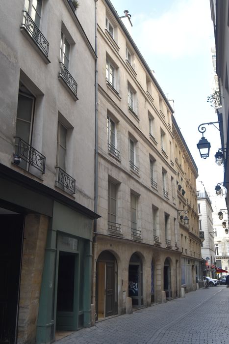 Immeubles : Façade du n°7 sur la rue Bailleul, vue générale