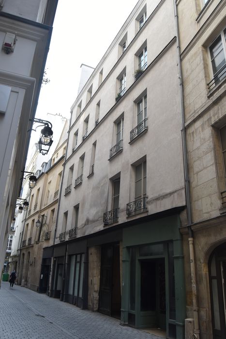 Immeubles : Façade du n°5 sur la rue Bailleul, vue générale