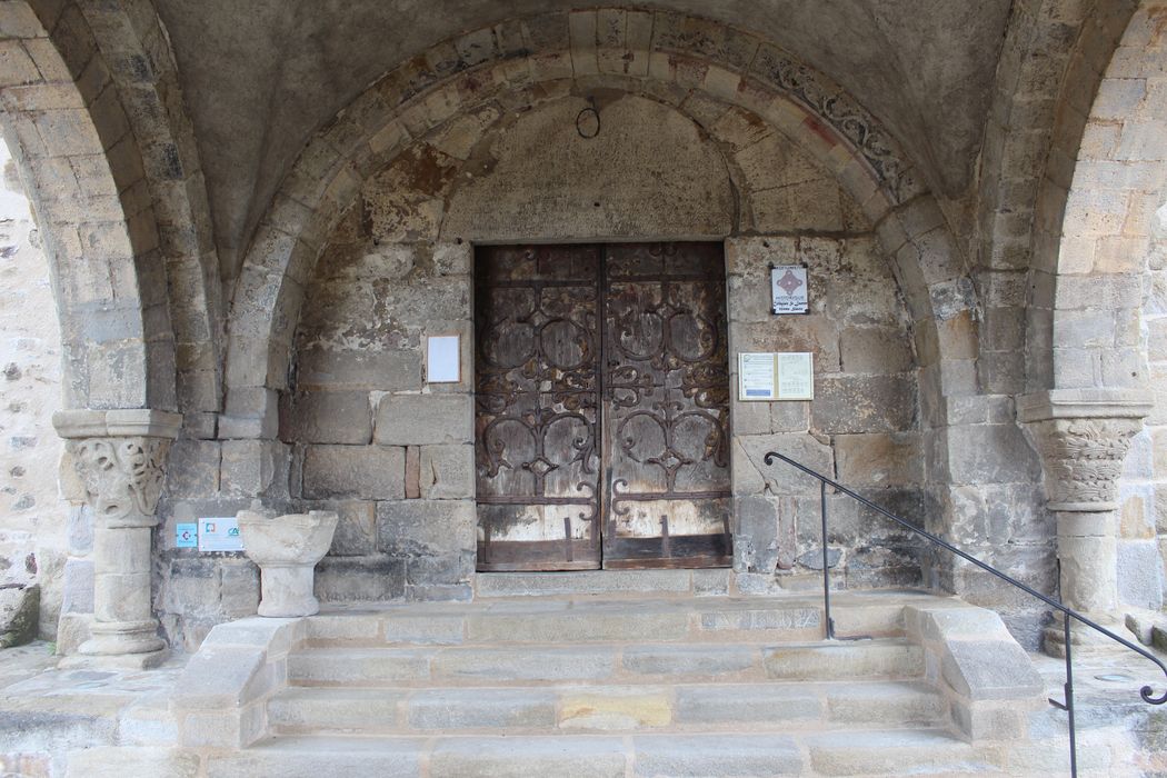 Eglise Saint-Laurent : Portail d'accès sud, vue générale