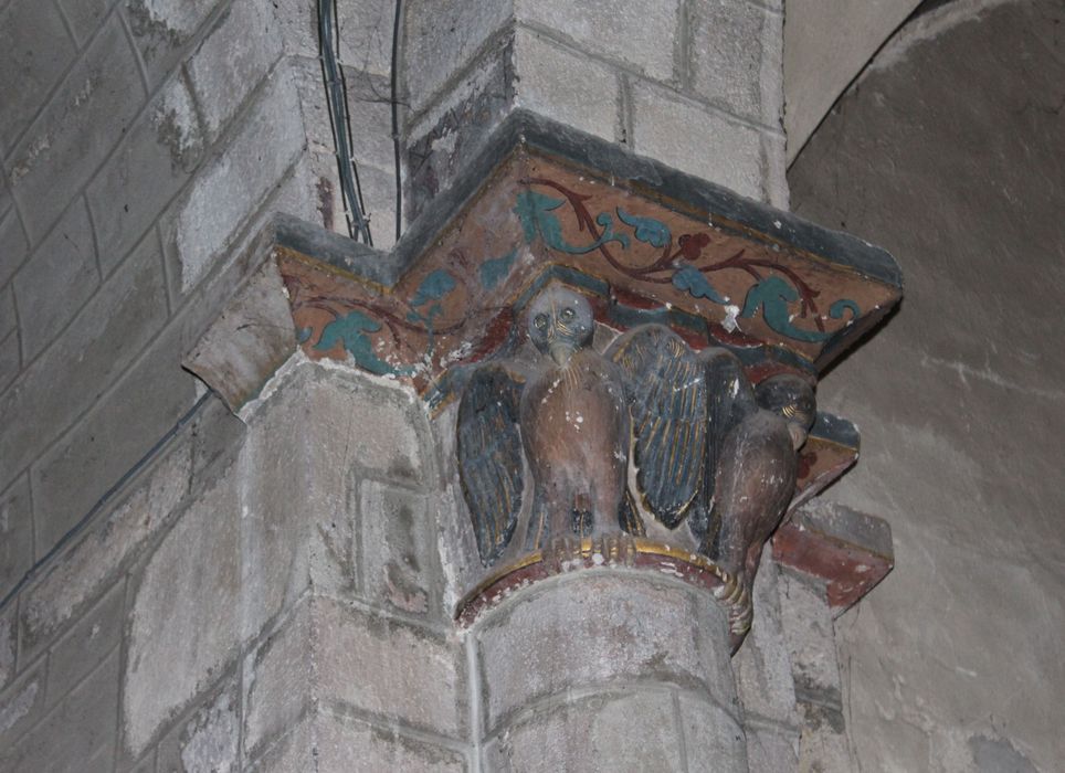 Eglise Saint-Géraud : Nef, détail d'un chapiteau sculpté