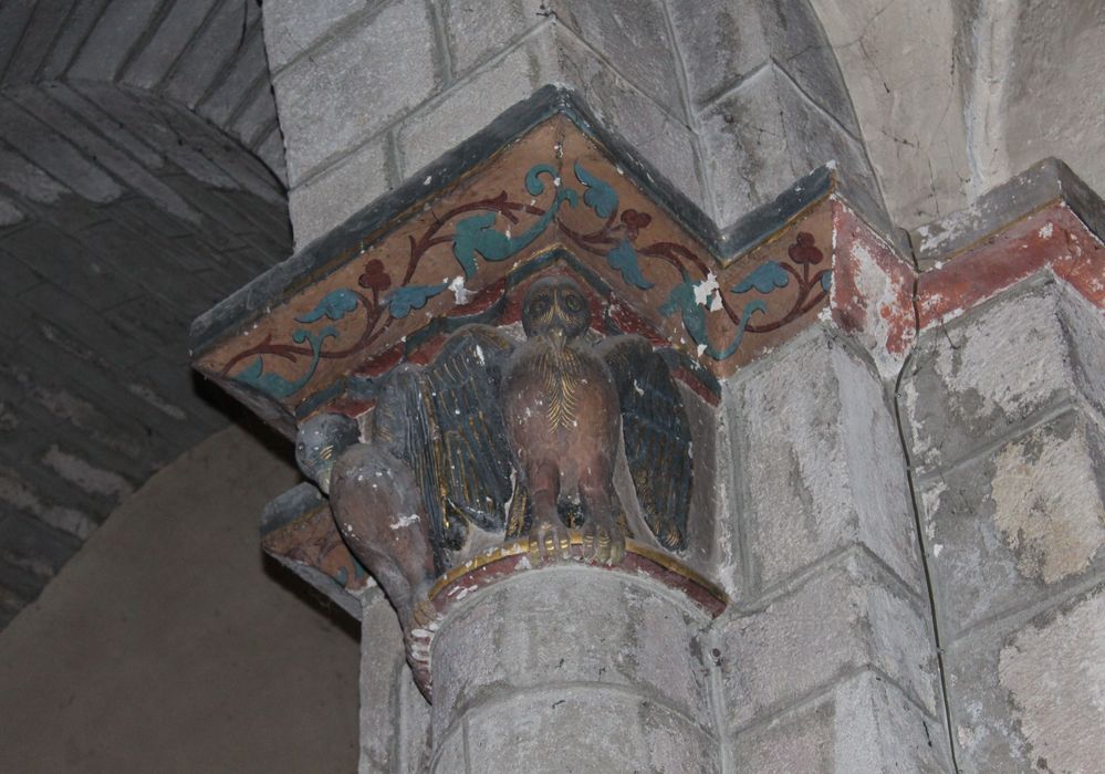 Eglise Saint-Géraud : Nef, détail d'un chapiteau sculpté