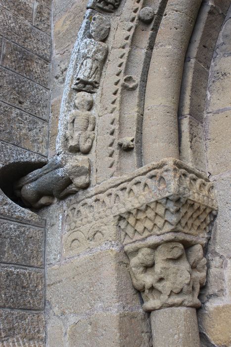 Eglise Saint-Nicolas : Portail occidental, détail des voussures