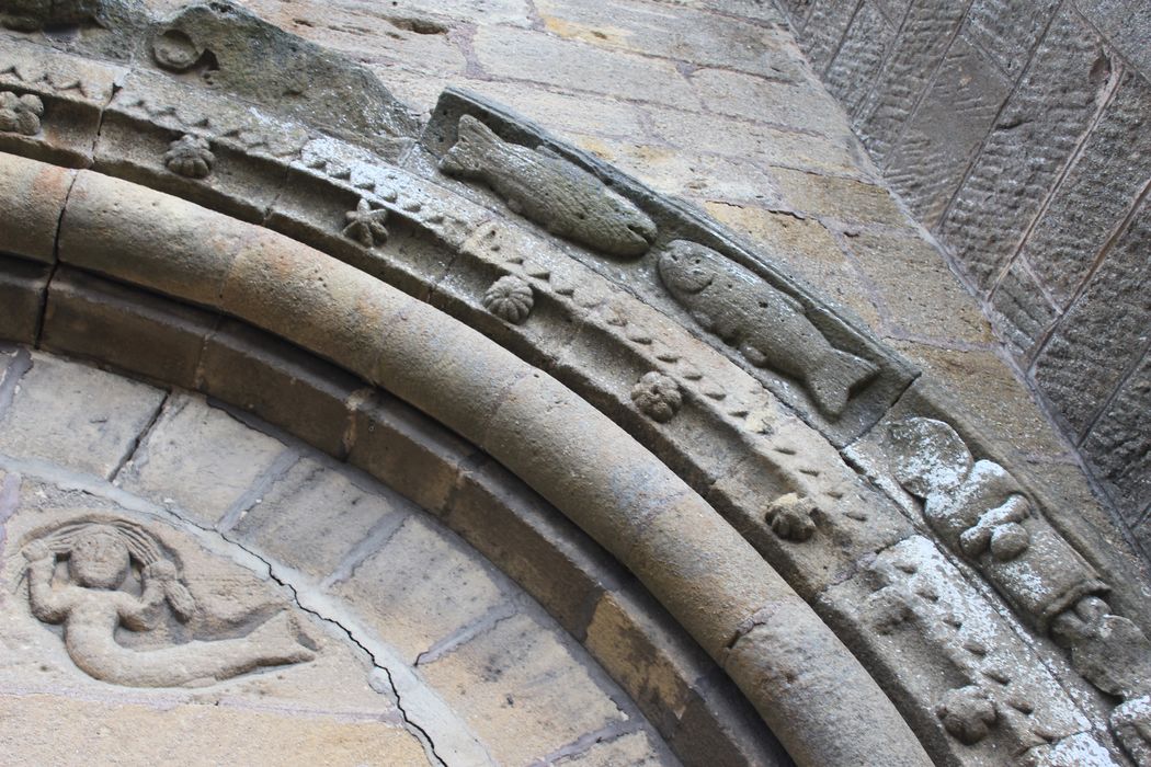 Eglise Saint-Nicolas : Portail occidental, détail des voussures