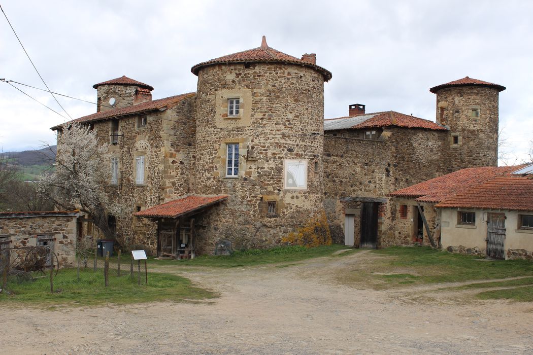 Château de Péchaud : Ensemble sud-ouest, vie générale
