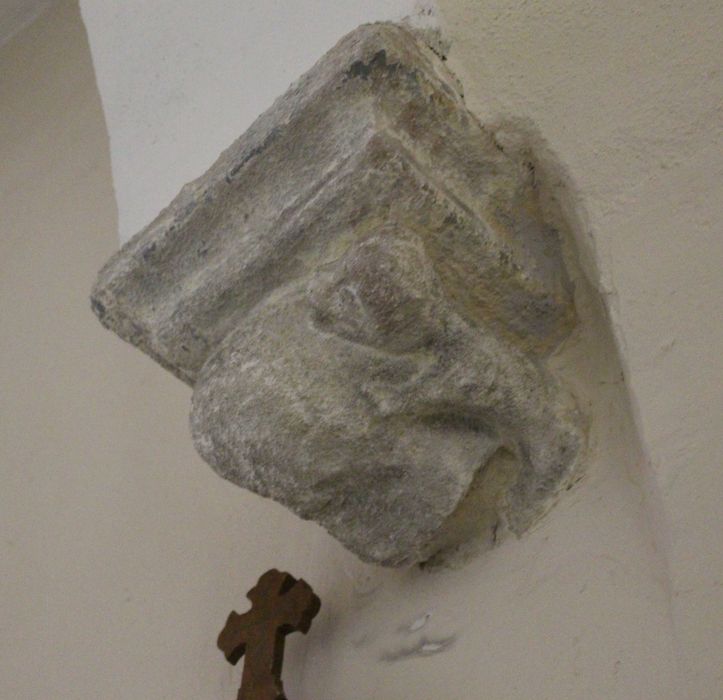 Eglise Saint-Babel : Mur gouttereau sud, détail d'une console