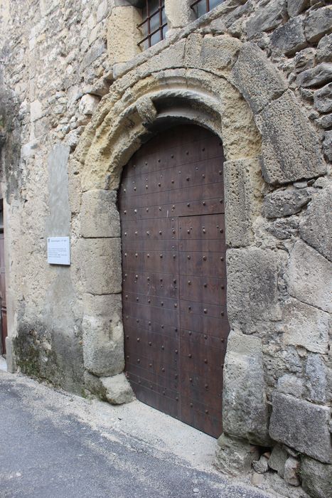 Hôtel d'Arlempdes : Portail d'accès sur rue, vue générale