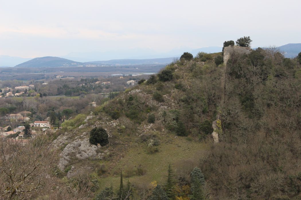 Château Sainte-Catherine : Vue partielle des ruines dans leur environnement
