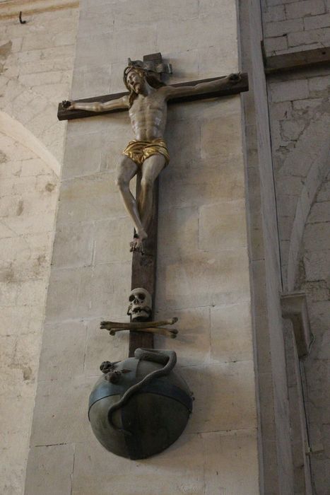 statue : Christ en croix