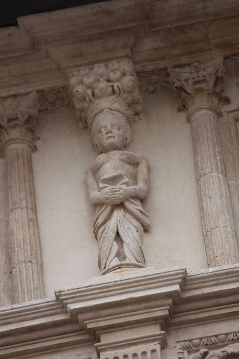 Maison des Chevaliers : Façade sur rue, détail des éléments décoratifs