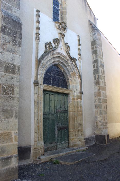 Eglise Saint-Julien : Portail occidental, vue générale