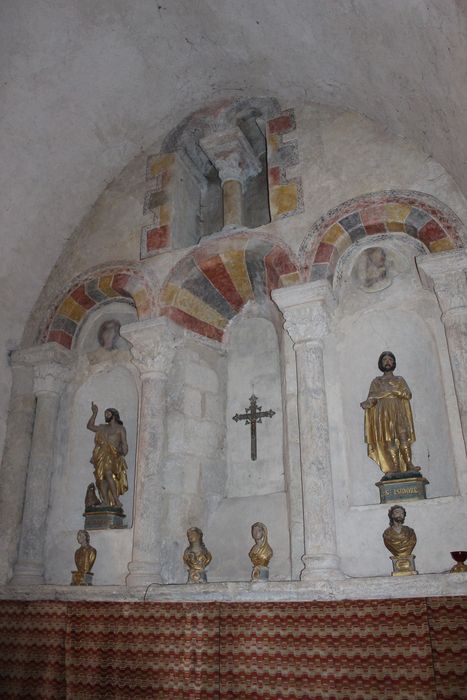 Eglise Saint-Julien : Mur du chevet, vue générale