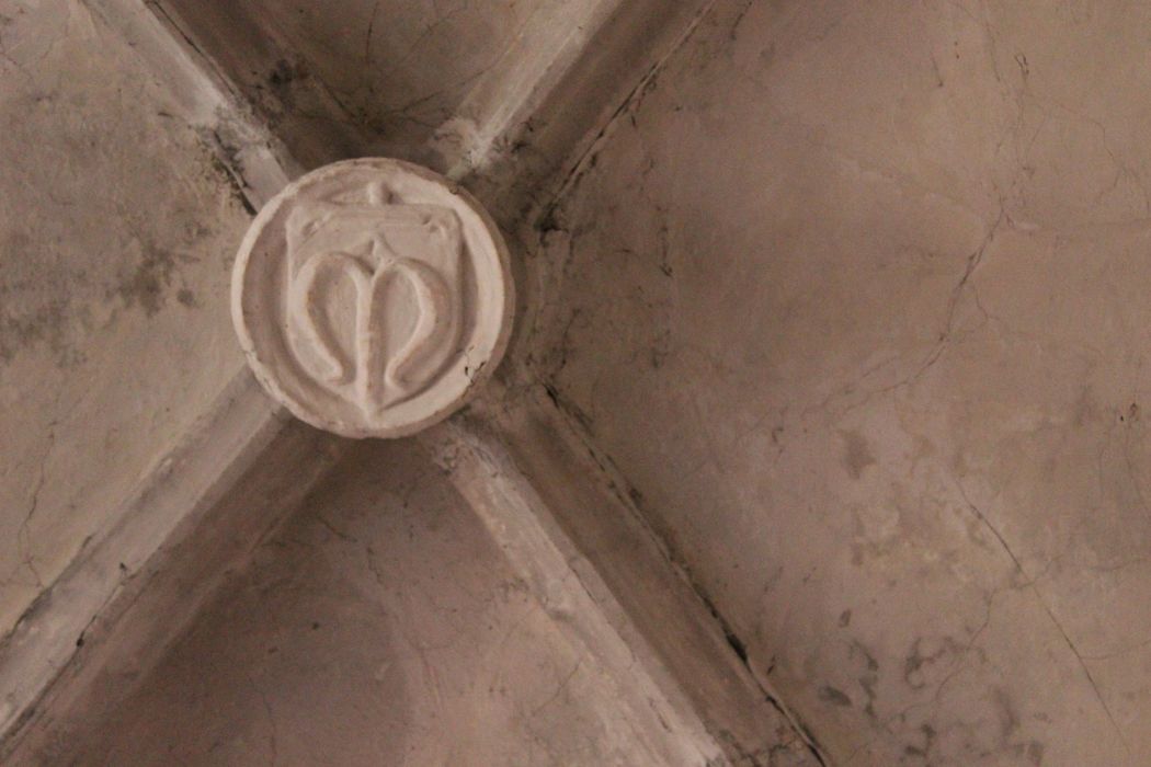 Eglise Saint-Julien : Collatéral nord, détail d'une clef de voûte