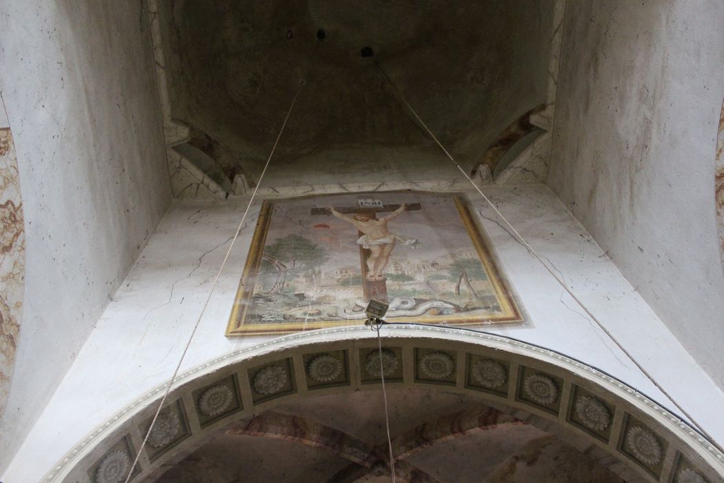 Eglise Saint- Julien : Peinture monumentale, Christ en croix, vue générale