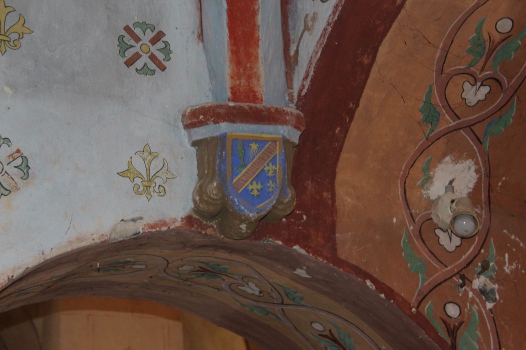 Eglise Saint-Pourçain : Chapelle latérale sud, détail d'un blason peint