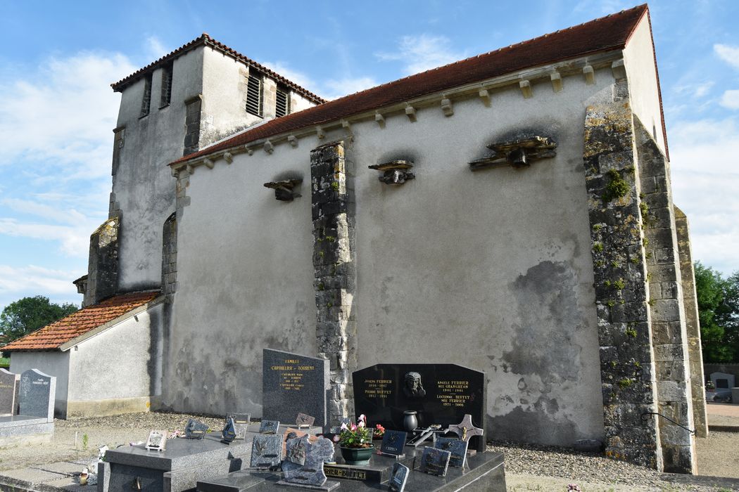 Eglise de Jussat : Façade latérale nord, vue générale