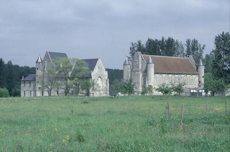 Logis abbatial et chapelle, façades sud et bâtiment des hôtes