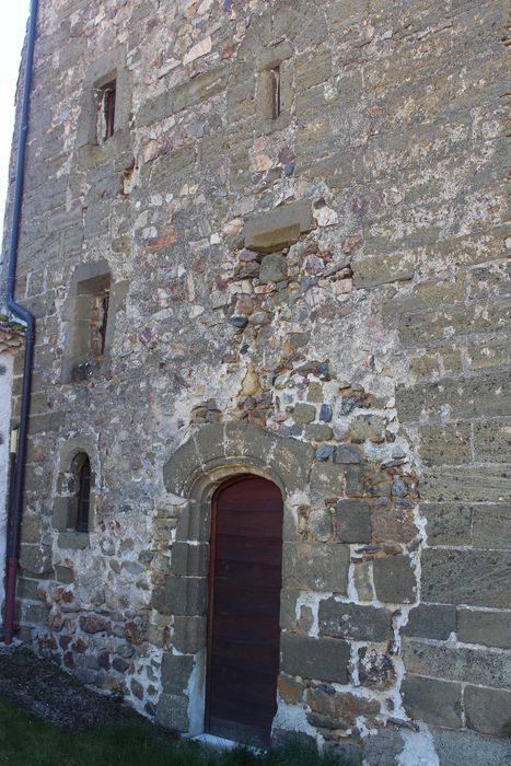 Eglise Saint-Privat de Reilhac : Façade latérale nord, vue partielle