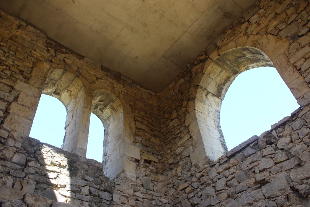 Eglise Saint-Félix : Clocher, vue partielle des maçonneries intérieures