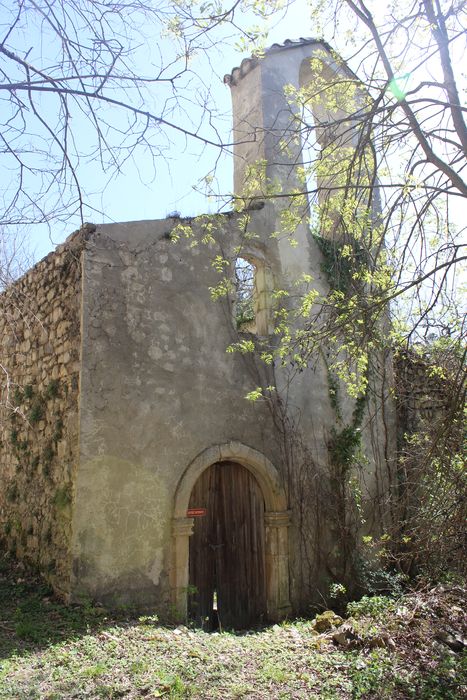 Château des Tourettes (vestiges) : Ancienne chapelle, façade occidentale, vue générale