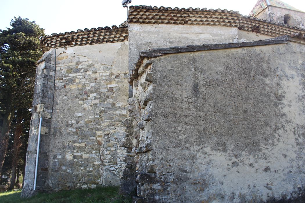 Chapelle Saint-Michel : Façade latérale nord, vue partielle