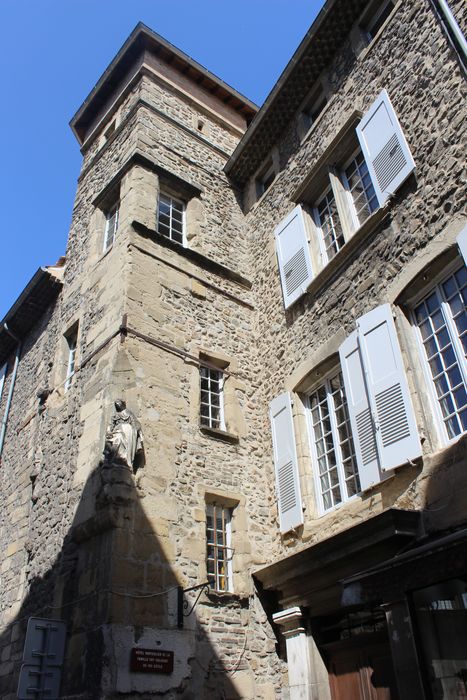 Maison : Façade sur rue, vue partielle