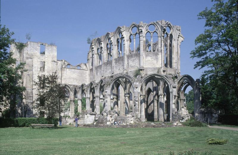 Ruines de l'église abbatiale