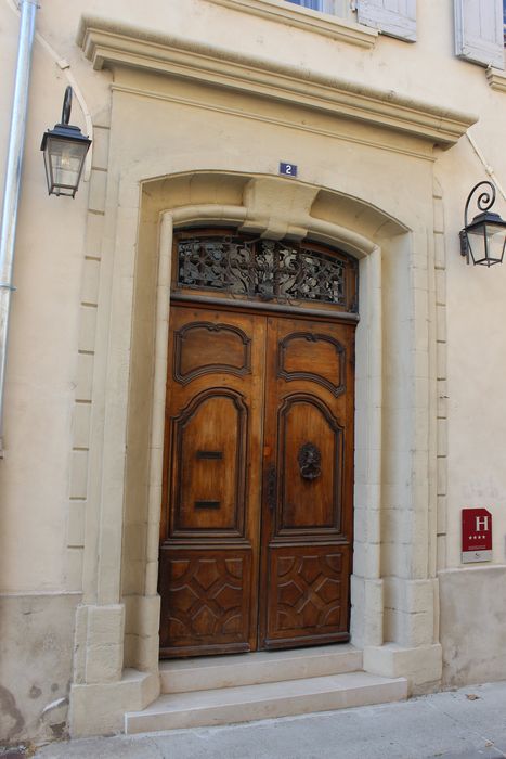 Hôtel de la Villeon : Façade sur rue, porte d'accès, vue générale