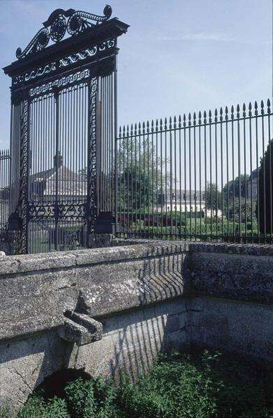 Grille d'entrée en fer forgé