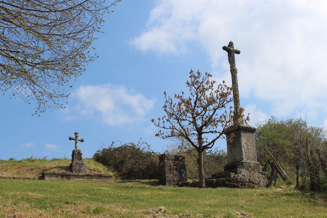 Croix situées à l'entrée du village