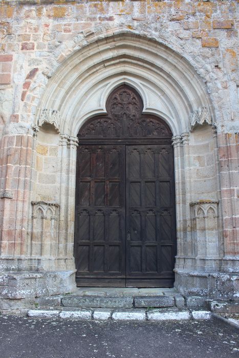 Eglise Saint-Loup : Portail occidental, vue générale