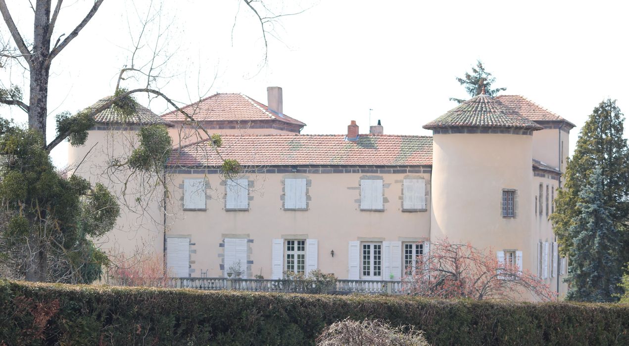 Château : Façade est, vue partielle