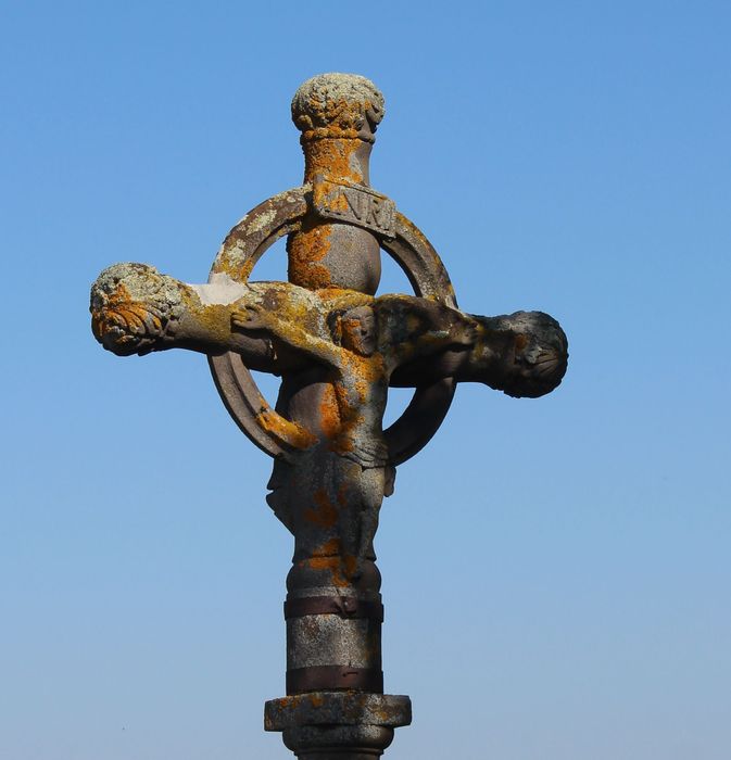 Croix de chemin dite Croix du Buisson, vue partielle