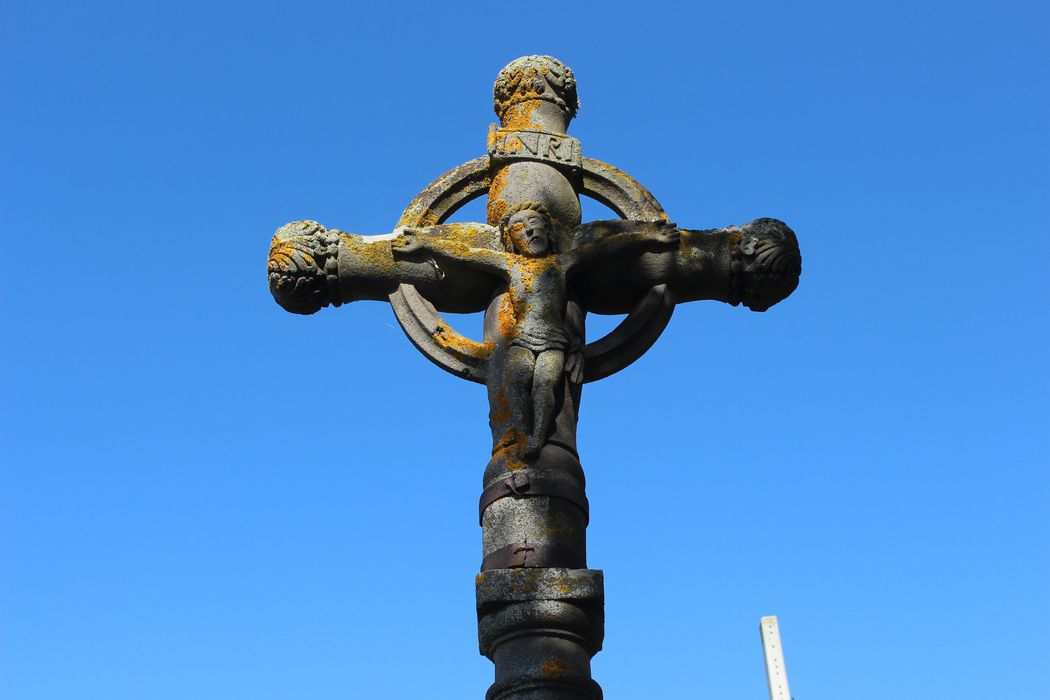 Croix de chemin dite Croix du Buisson, vue partielle