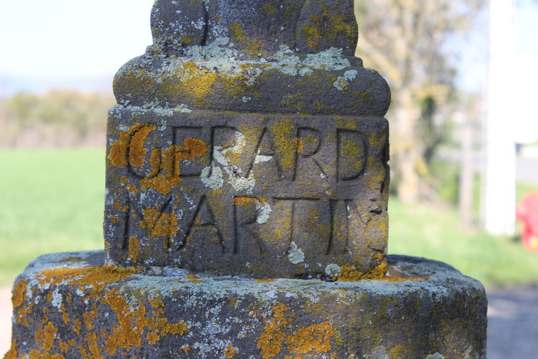 Croix de chemin dite Croix du Buisson, détail