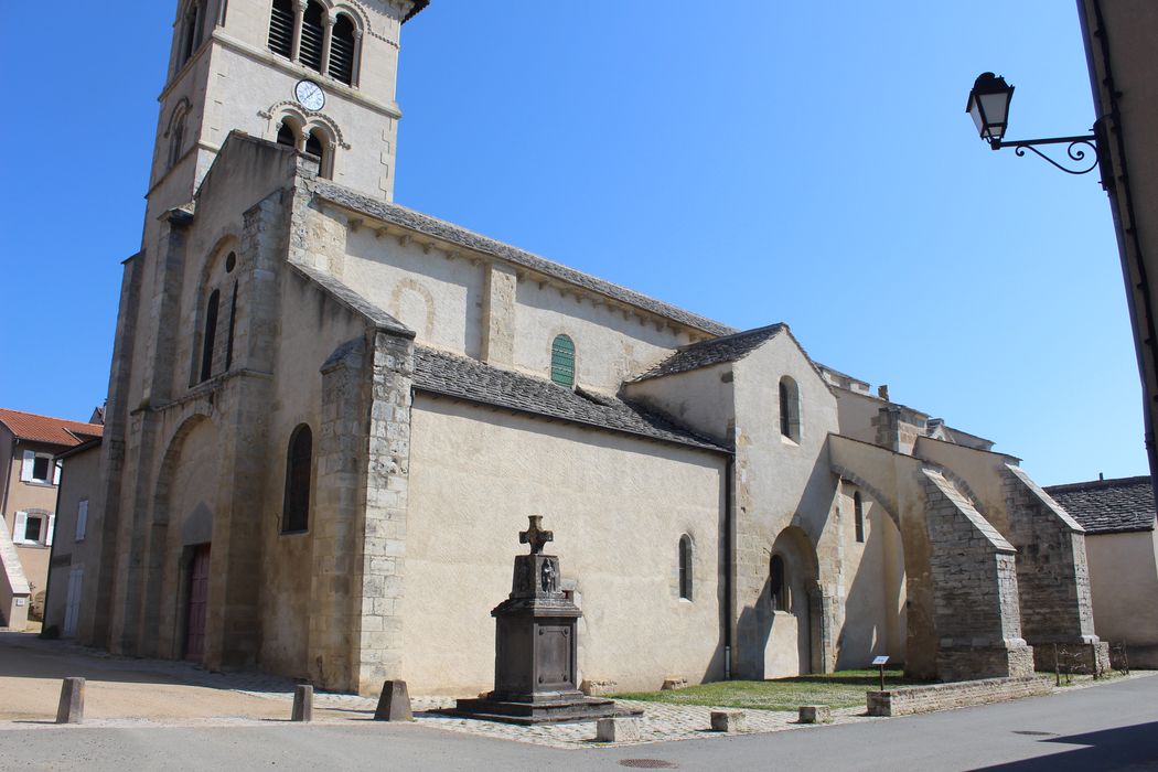 Eglise Saint-Martin : Façade latérale sud, vue générale