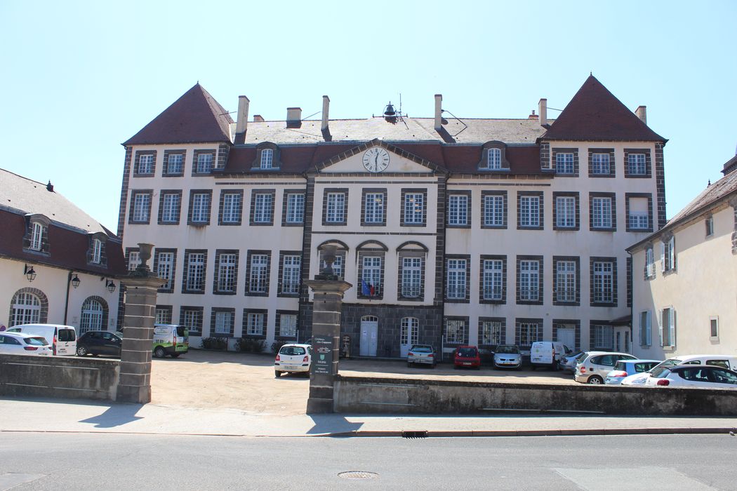 Château : Façade nord, vue générale