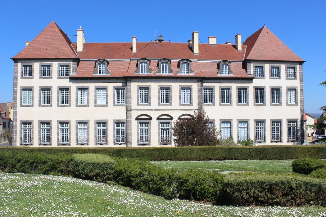 Château : Façade sud, vue générale