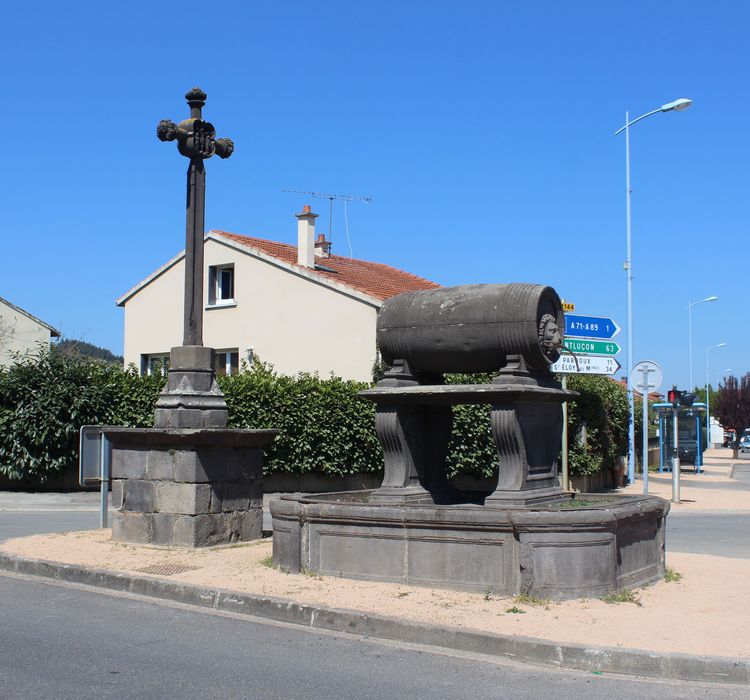 Croix de carrefour, fontaine