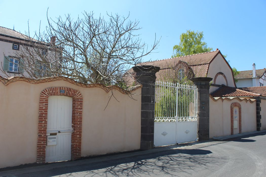 Maison de La Treille : Portail d'accès nord, vue générale