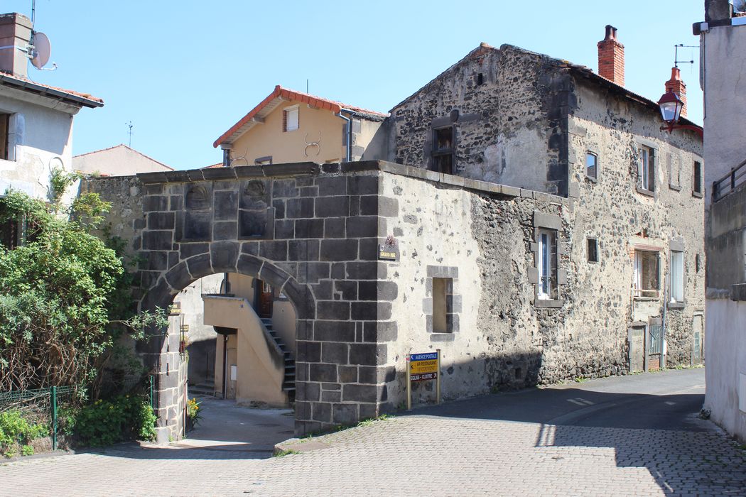 Monastère des Bénédictines : Porte d'accès nord, vue générale